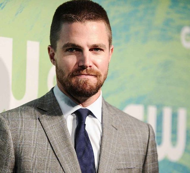 Stephen Amell – Name, age, height, hometown, famous movies, current relationship, awards.