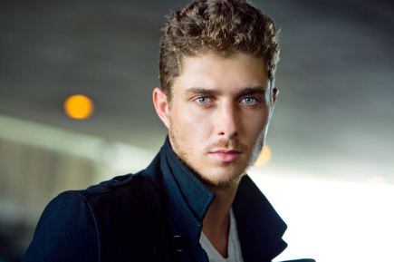 Alex Cubis – Name, age, height, hometown, famous movies, current relationship, awards.