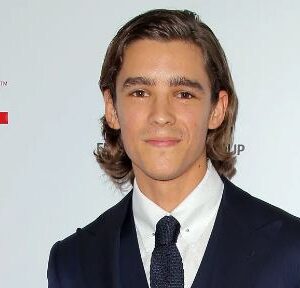 Brenton Thwaites – Name, age, height, hometown, famous movies, current relationship, awards.