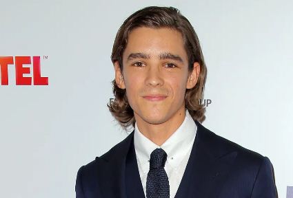 Brenton Thwaites – Name, age, height, hometown, famous movies, current relationship, awards.