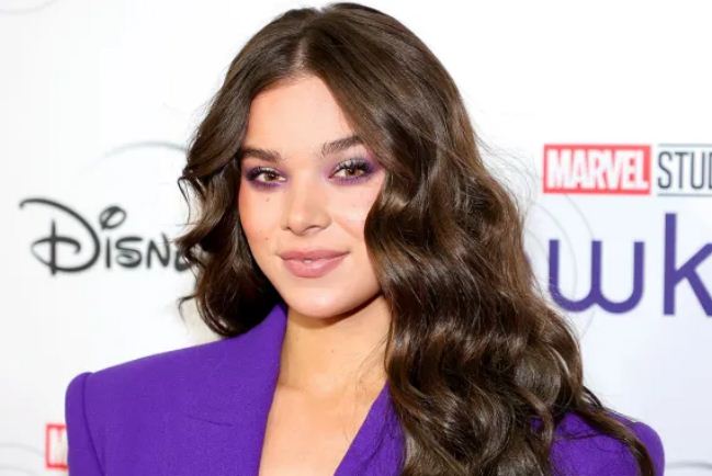 Hailee Steinfeld – Name, age, height, hometown, famous movies, current relationship, awards.