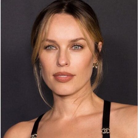 Jessica McNamee – Name, age, height, hometown, famous movies, current relationship, awards.