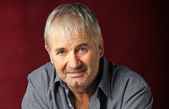 John Jarratt – Name, age, height, hometown, famous movies, current relationship, awards.