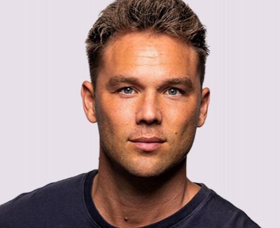 Lincoln Lewis – Name, age, height, hometown, famous movies, current relationship, awards.