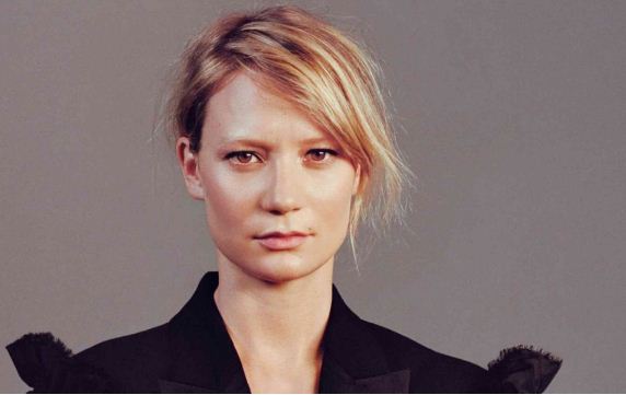 Mia Wasikowska – Name, age, height, hometown, famous movies, current relationship, awards.