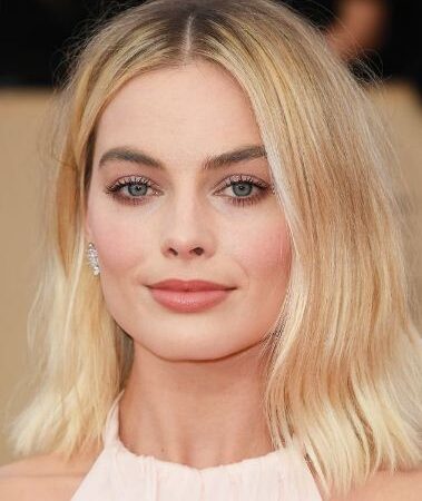 Margot Robbie – Name, age, height, hometown, famous movies, current relationship, awards.