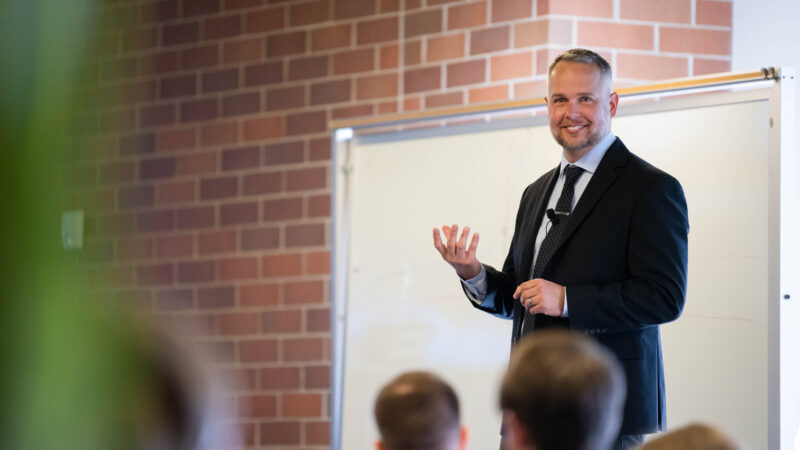 Executive Communication Coach Mike Acker on Building Confidence in Leadership